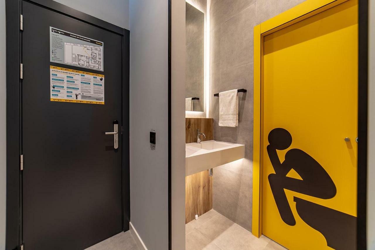 Petit Hostel La Latina (Adults Only) Madrid Extérieur photo