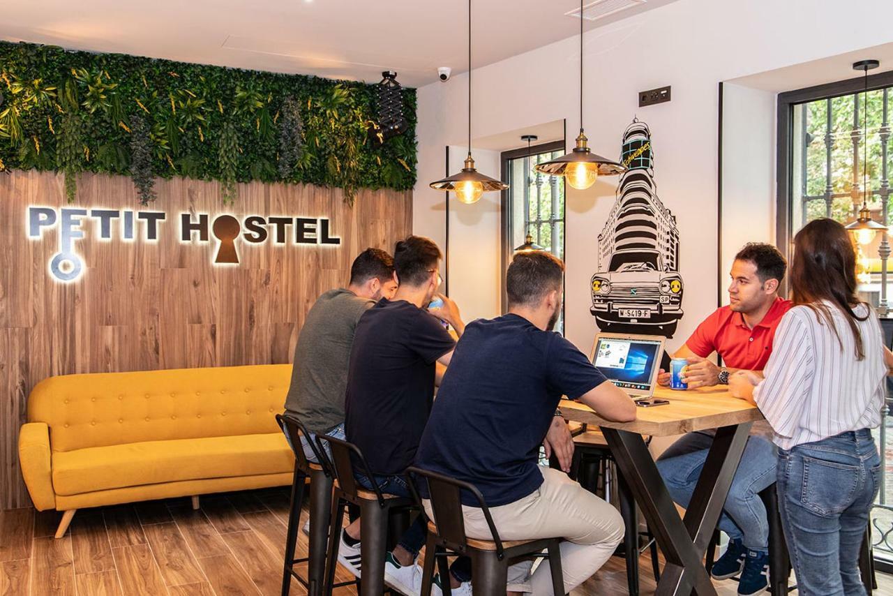 Petit Hostel La Latina (Adults Only) Madrid Extérieur photo