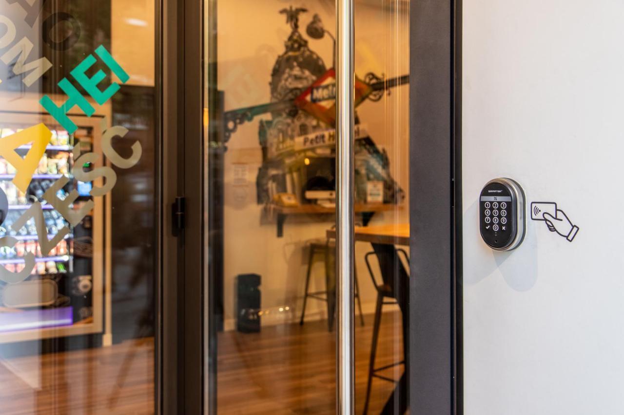 Petit Hostel La Latina (Adults Only) Madrid Extérieur photo