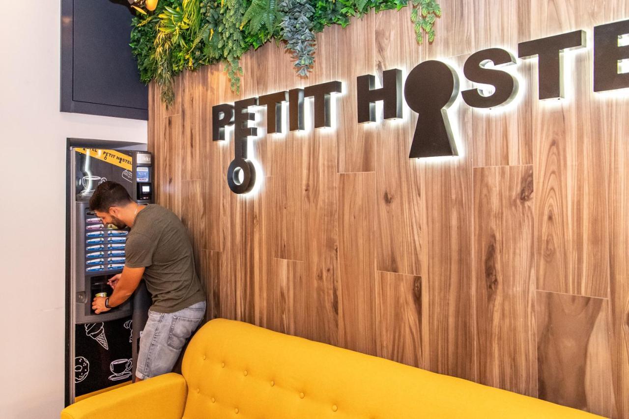 Petit Hostel La Latina (Adults Only) Madrid Extérieur photo